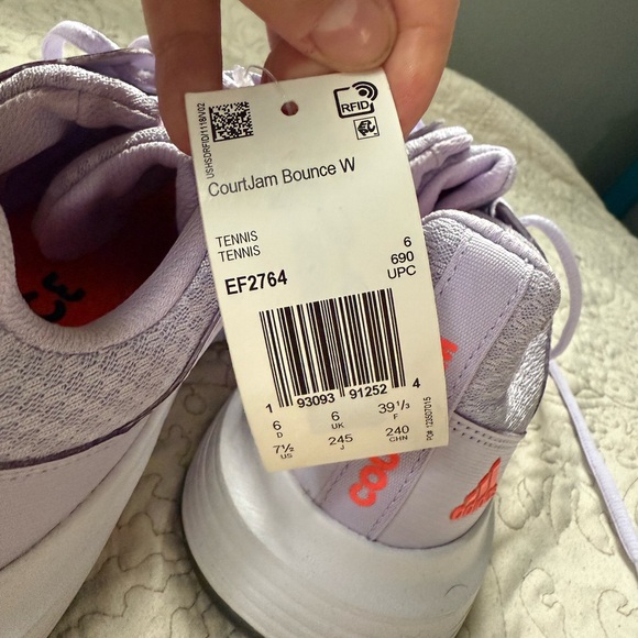 Adidas Tennis Sneakers, size 7.5 but fits more like 8> Never worn! Tag still on - Picture 6 of 6